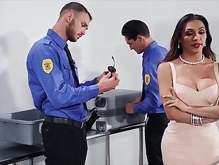 Brunette (Jessy Dubai) Gets Her Ass Pounded By Security Cliff - Transangels